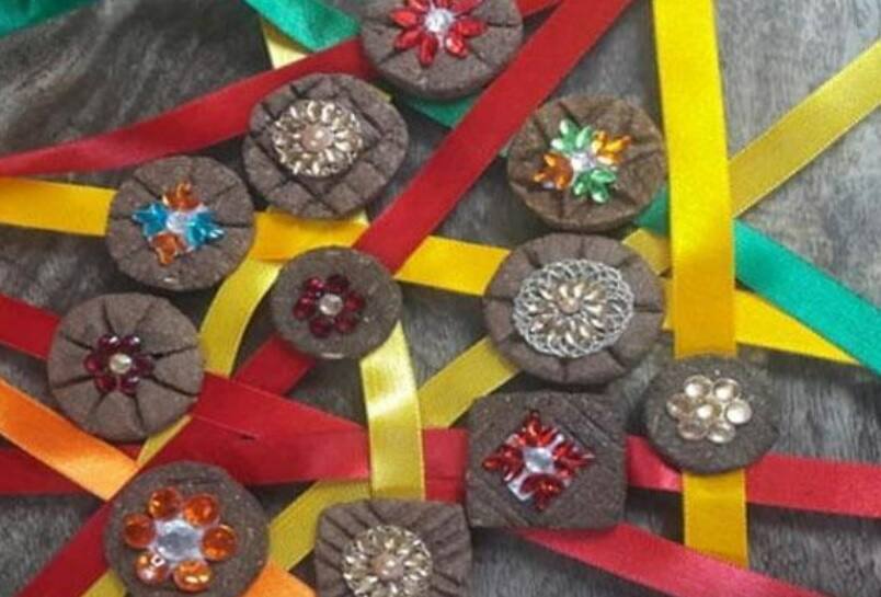 Raksha Bandhan 2021: Jagtial-Rakhis made with cow dung after making it as atta dough and selling in Hyderabad Raksha Bandhan: ఆవు పేడతో అద్భుత రాఖీలు.. అబ్బో! వీటిని ట్రై చేస్తే నిజంగా ఎన్ని ఉపయోగాలో..