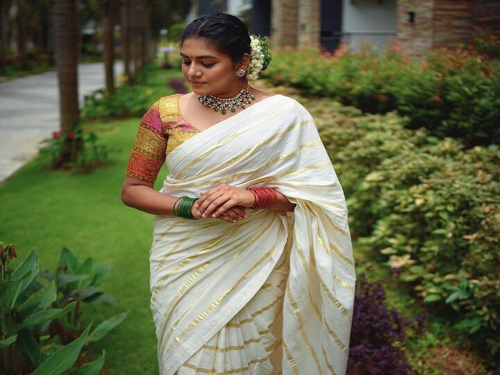நீ வந்து வந்து போயேன் அந்த அலைகளை போல வந்த உன் கையில மாட்டிக்குவேன் வளையல போல