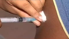 Puja Preparation: পুজোর সঙ্গে যুক্ত মানুষদের ভ্যাকসিন দিচ্ছে পুজো কমিটিগুলি । Bangla News