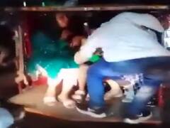 Viral Video : चालत्या रिक्षात घुसून तरुणीला केलं Kiss, सोशल मीडियात व्यक्त होतोय संताप