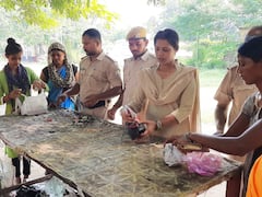 बिहारः भाइयों को राखी बांधने के लिए गया सेंट्रल जेल के बाहर रो पड़ीं बहनें, कोरोना से त्योहार फीका