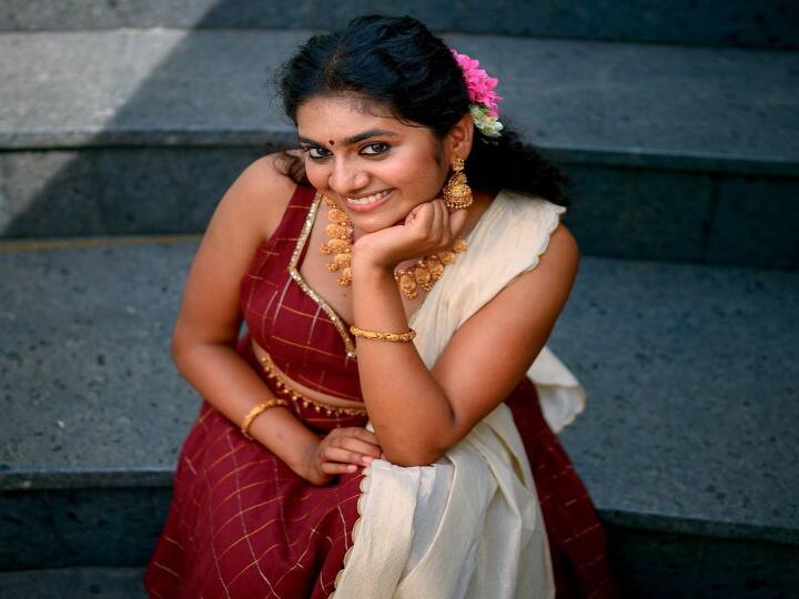நெஞ்சமும் கொஞ்சமும் நிறையலையே இப்போ மழை போல நீ வந்த கடல் போல நான் இருப்பேன்