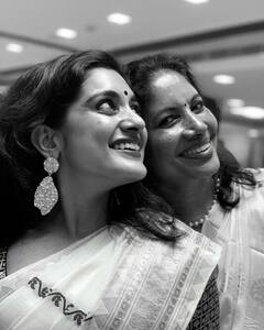 Nivetha Thomas: నవ్వుల నివేదా.. నీ కోర చూపులకు పడిపోని యువత ఉంటుందా?