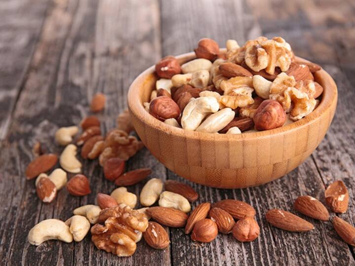 Roast Nuts Cashews In Microwave Without Oil healthy snacks ready to eat Kitchen Hacks: नहीं सताएगा वजन बढ़ने का डर, अब बिना घी या तेल के माइक्रोवेव में रोस्ट करें काजू, बादाम और मखाने