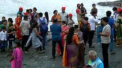 वरळी कोळीवाड्यात नारळी पौर्णिमा साजरी! पारंपरिक वेशभूषेत दिसले कोळी बांधव