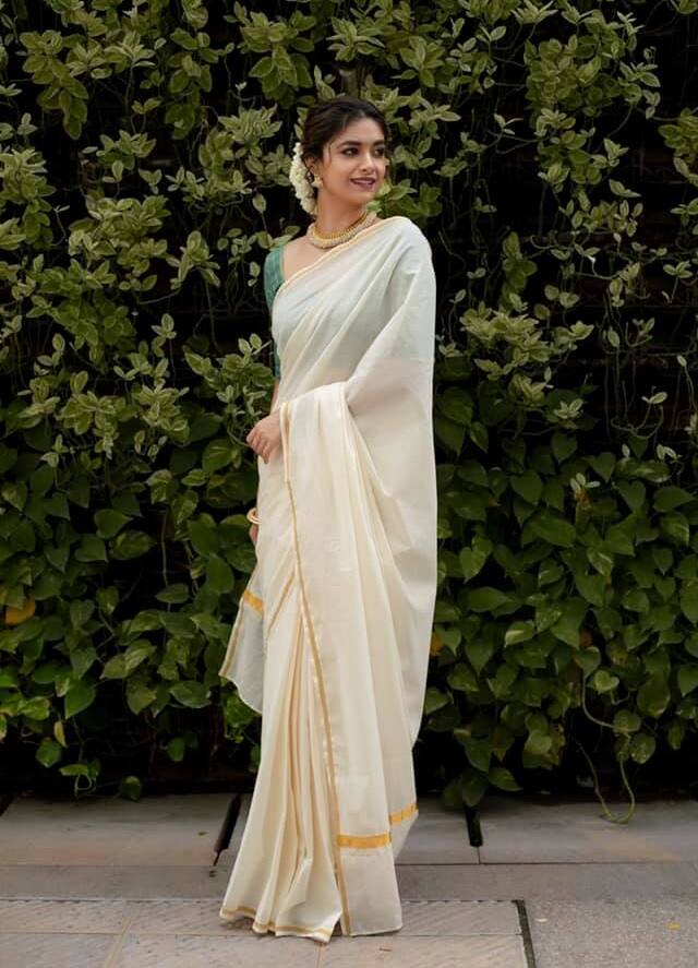 చీరకట్టులో కనికట్టు చేస్తోంది కీర్తి సురేష్. ఓనమ్ పండుగ సందర్భంగా సంప్రదాయబద్ధంగా కనిపించి సందడి చేస్తోంది ‘మహానటి’. (Image Credit: Keerthy Suresh Facebook)
