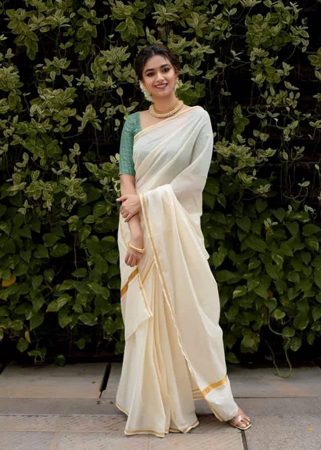 ఓనమ్ పండుగను సెలబ్రేట్ చేసుకునేందుకు సినిమా షూటింగ్లకు కాస్త విరామం తీసుకుంది. (Image Credit: Keerthy Suresh Facebook)