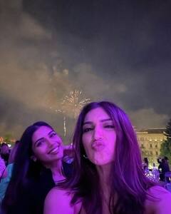 In Pics: बुडापेस्ट में बहन के साथ संडे एंजॉय करती नजर आईं Bhumi Pednekar , फैन्स के साथ शेयर की वैकेशन की खूबसूरत तस्वीरें