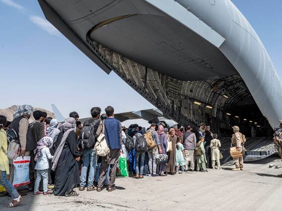 Afghanistan Crisis: अफगानिस्तान से लोगों को निकालने के लिए अभियान जारी, 146 भारतीय लौटे Afghanistan Crisis: अफगानिस्तान से लोगों को निकालने के लिए अभियान जारी, 146 भारतीय लौटे