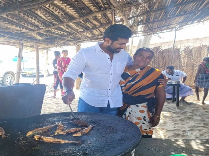 Arun Vijay shared pic of eating at the roadside shop with emotional message Arun Vijay: ராமேஸ்வரம் ரோட்டுக் கடை உபசரிப்பு... நெகிழ்ந்து போன அருண் விஜய்!