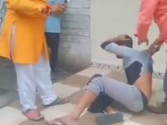 ਚੂੜੀਆਂ ਵੇਚਣ ਵਾਲੇ ਮੁਸਲਮ ਨੌਜਵਾਨ 'ਤੇ ਢਾਹਿਆ ਕਹਿਰ, ਗੰਭੀਰ ਧਾਰਾਵਾਂ ਅਧੀਨ ਮਾਮਲਾ ਦਰਜ ਕਰ 2 ਗ੍ਰਿਫ਼ਤਾਰ