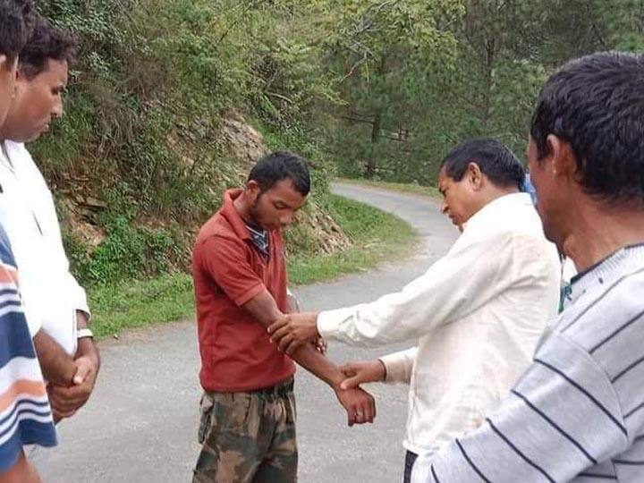 Forest department trying to catch guldar in Pauri Uttarakhand ANN उत्तराखंड: शाम होते ही पौड़ी में गुलदार के डर से घरों में बंद हो जाते हैं लोग, कई लोगों पर कर चुका है हमला
