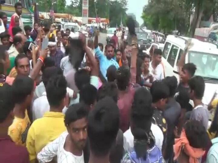 पशुपति पारस का चिराग पासवान के समर्थकों ने किया विरोध, आभार यात्रा के दौरान दिखाया काला झंडा Pashupati Paras was opposed by Chirag Paswan's supporters, shown black flag, know in details ann पशुपति पारस का चिराग पासवान के समर्थकों ने किया विरोध, आभार यात्रा के दौरान दिखाया काला झंडा