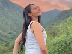 Actress Andrea Jeremiah pics | கொஞ்சும் மைனாக்களே என் குரல் கேட்டு ஒன்று கூடுங்கள் - ஆண்ட்ரியா ஜெரேமியா ஹாலிடே போட்டோஸ்