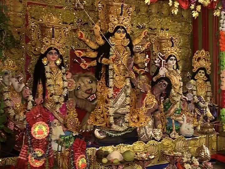 পুষ্পাঞ্জলি ও সন্ধিপুজোর মতো অনুষ্ঠানে সামাজিক দূরত্ব বজায় রাখতে হবে।