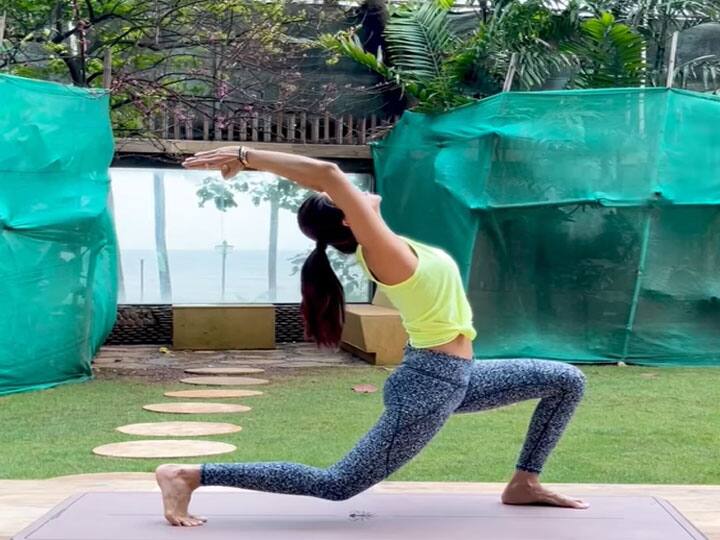 Shilpa Shetty did yoga in the garden of the house, said Be your own warrior Shilpa Shetty Yoga Video: घर के गार्डन में Shilpa Shetty ने किया योगा, बोलीं – ‘खुद के योद्धा बनें, ये योग से ही होगा’