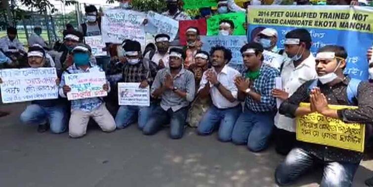 Hooghly Primary TET qualified persons agitation protest demand jobs chant Khela Hobe slogan at Chinsurah Hooghly: খেলা হবে স্লোগান তুলে চুঁচুড়ায় চাকরির দাবিতে বিক্ষোভ প্রাইমারি টেট উত্তীর্ণদের