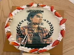 Actress samantha Celebration pics | மகிழ்ச்சியின் உச்சத்தில்  சமந்தா போட்டோ ஆல்பம்