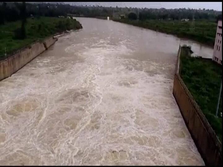 Water level in Karnataka rises to 10 thousand cubic feet due to rains in Karnataka கர்நாடகாவில் மழைபொழிவால் தமிழகத்திற்கு வரும் நீரின் அளவு 10ஆயிரம் கன அடியாக உயர்வு...!