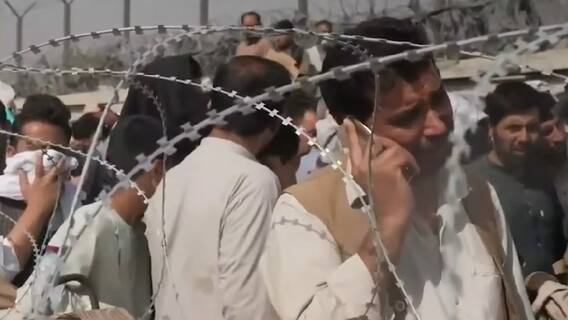 Kabul Airport पर फंसे हजारों अफगान जो छोड़ कर जाना चाहते हैं अपना देश | मास्टर स्ट्रोक