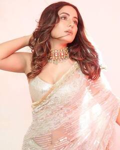 Bigg Boss OTT: सिल्वर साड़ी में हिना खान ने लगाया ग्लैमर का तड़का, पोज देखकर आप भी हो जाएंगे मदहोश