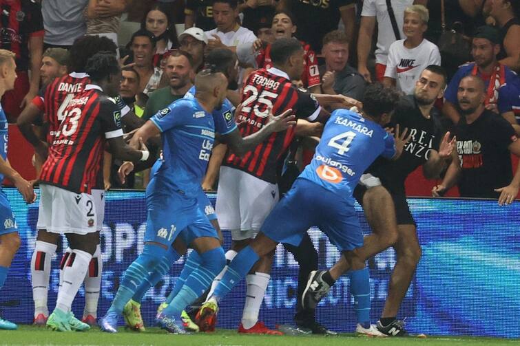 French Ligue 1: Ugly Brawl Between Fans & Players Leads To Suspension Of Nice Vs Marseille, Watch Video | Dimitri Payet French Ligue 1: Ugly Brawl Between Fans & Players Leads To Suspension Of Nice Vs Marseille - Watch Video