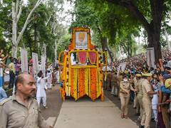 पंचतत्व में विलीन हुआ कल्याण सिंह का पार्थिव शरीर, 'जय श्री राम' के नारों के बीच बेटे राजवीर सिंह ने दी मुखाग्नि