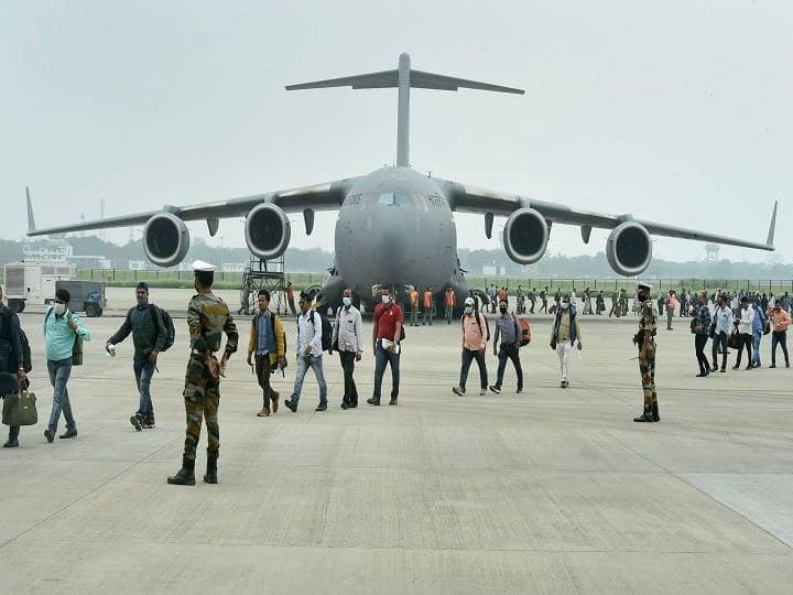 अफगानिस्तान में फंसे 135 और भारतीय दोहा से दिल्ली पहुंचे, अमेरिका ने 146 भारतीयों को अपने विमानों के जरिए पहुंचाया