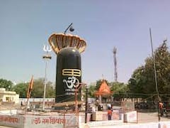 અમદાવાદઃ નિર્ણયનગરના રામેશ્વર મહાદેવ મંદિરમાં શિવભક્તો પહોંચ્યા મહાદેવને રિઝવવા