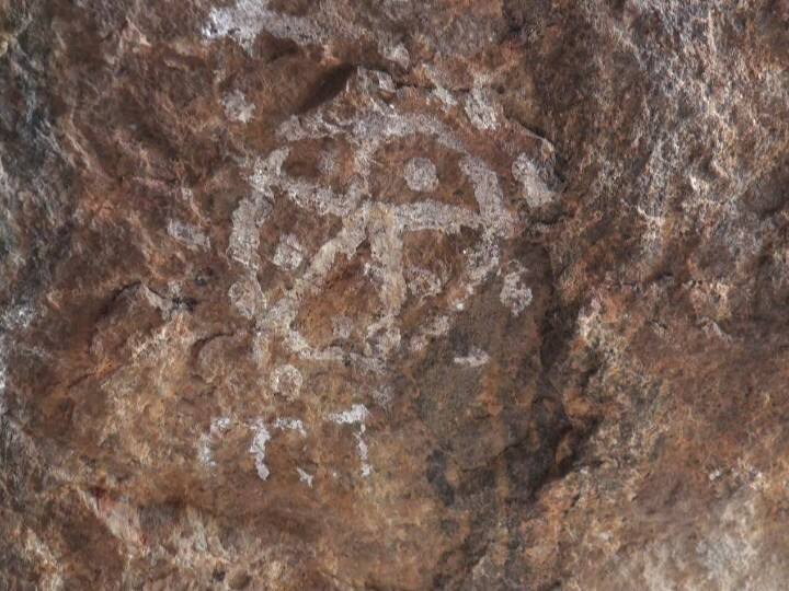 Discovery of a three thousand year old rock painting in Madurai மதுரையில் தமிழி எழுத்துகளுக்கு முந்தைய 3000 ஆண்டு பழமையான பாறை ஓவியம் கண்டுபிடிப்பு...!