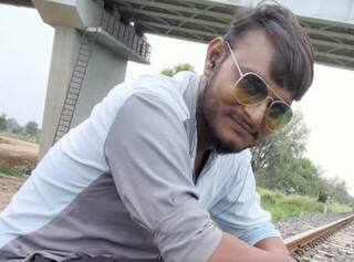 Mehsana : કાનમાં ઇયર ફોન લગાવી સેલ્ફી લઈ રહેલા યુવકને ટ્રેને મારી ટક્કર, યુવકના મોતથી અરેરાટી