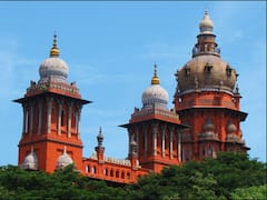 விளம்பர பேனர் தடை குறித்து நீதிமன்றம் சொன்னது என்ன? காற்றில் பறக்கும் உத்தரவு!