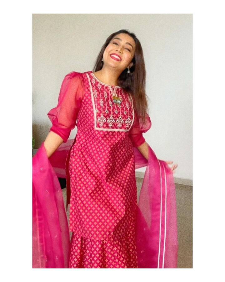 हालांकि इन तस्वीरों में रोहनप्रीत सिंह नहीं हैं. जबकि वो नेहा के साथ परिवार के हर जश्न में शामिल होते हैं. लगता है रोहनप्रीत इस दिन अपनी बहनों के साथ बिजी होंगे. (फोटो – सोशल मीडिया)