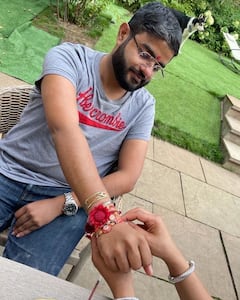 In Pics: 5 ఏళ్ల తర్వాత సోదరుడికి రాఖీ కట్టిన ప్రియాంక చోప్రా... ఫొటోలు వైరల్