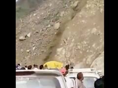 Landslide In Uttarakhand: उत्तराखंड के चंपावत नेशनल हाईवे पर भयानक लैंडस्लाइड, राजमार्ग बंद, देखें वीडियो