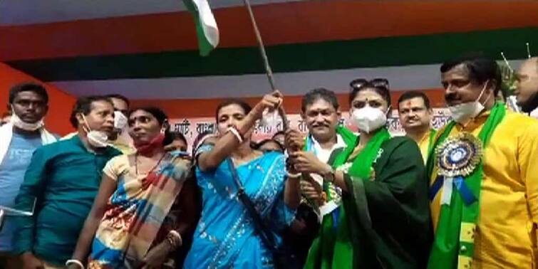 West Burdwan Pandabeswar BJP leader Sonali Giri Joins TMC West Burdwan: জিতেন্দ্র তিওয়ারিকে ঘিরে বিক্ষোভের ১১ দিন পরই দলবদল, তৃণমূলে বিজেপির সোনালি