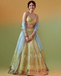 Shanaya Kapoor Lehanga: ब्राइट व्हाइट से लेकर ग्लॉसी पिंक तक...हर रंग के लहंगे चोली में खूब जचती हैं Shanaya Kapoor