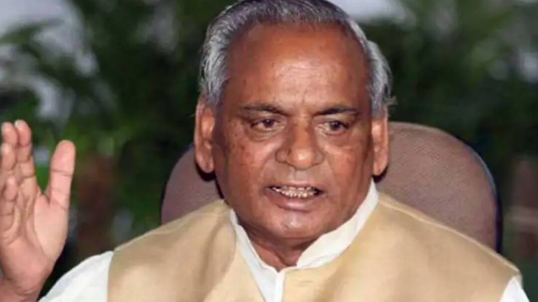 UP Election: चुनाव से पहले पिछड़ों को लुभाने के लिए BJP ने चली बड़ी चाल, कई जिलों में लगाई जाएगी कल्याण सिंह की प्रतिमा Ahead of UP elections BJP to put late former CM Kalyan Singh statues in many districts ANN UP Election: चुनाव से पहले पिछड़ों को लुभाने के लिए BJP ने चली बड़ी चाल, कई जिलों में लगाई जाएगी कल्याण सिंह की प्रतिमा