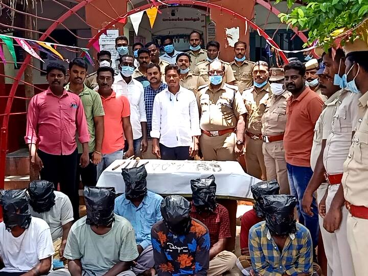 வாட்ஸ்ஆப் குருப் அமைத்து கொள்ளையடித்த கிறிஸ்தவ மதபோதகர் மற்றும் கோயில் பூசாரி உட்பட 8பேர் கைது Eight persons, including a cleric and a temple priest, have been arrested in connection with a series of robberies in the Tindivanam area வாட்ஸ்ஆப் குருப் அமைத்து கொள்ளையடித்த கிறிஸ்தவ மதபோதகர் மற்றும் கோயில் பூசாரி உட்பட 8பேர் கைது