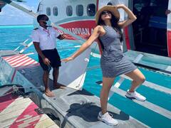 Actress Andrea Jeremiah pics | கொஞ்சும் மைனாக்களே என் குரல் கேட்டு ஒன்று கூடுங்கள் - ஆண்ட்ரியா ஜெரேமியா ஹாலிடே போட்டோஸ்