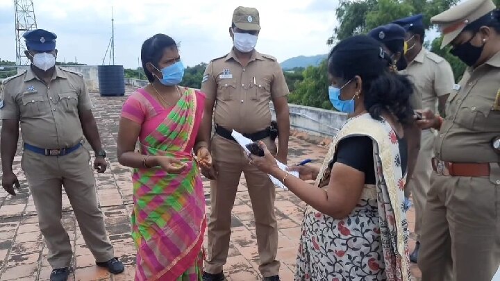 ’என் கணவருக்கு போலிஸ் வேலை வேண்டும்’- தருமபுரி ஆட்சியர் அலுவலகத்தில் பெண் தற்கொலை மிரட்டல்...!