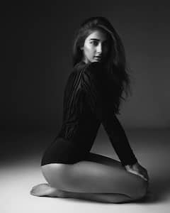 Pooja Hegde ने शेयर की बिकिनी फोटो, इंटरनेट पर जमकर हो रही है वायरल, देखें