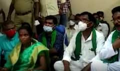 Rampachodavaram: మాజీ ఎమ్మెల్యేతోపాటు గిరిజన లీడర్లను కింద కూర్చొబెట్టిన ఐటీడీఏ అధికారులు