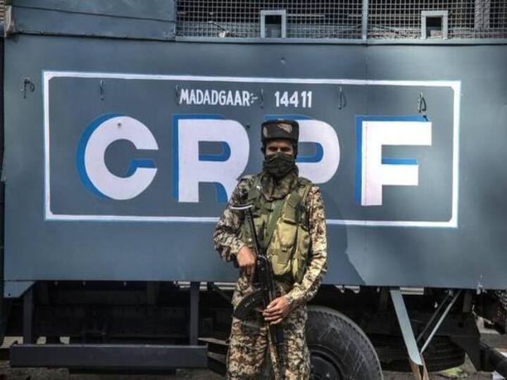 Assam: CRPF jawan picked up in Nagaon for wearing Army uniform to ‘impress’ wife, in-laws CRPF Jawan: ராணுவ உடையில் மனைவியுடன் ஊரைச் சுற்றிய வீரர்: அட்வைஸ் சொல்லி அனுப்பி வைத்த போலீஸ்!