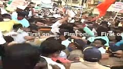 Mumbai के जुहू में Narayan Rane के घर के बाहर BJP और शिवसेना के कार्यकर्ता भिड़े