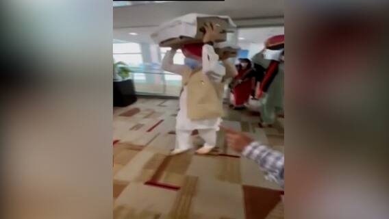 Afghanistan: কাবুল থেকে বিমানে ভারতে পৌঁছল গুরু গ্রন্থসাহিব | Bangla News