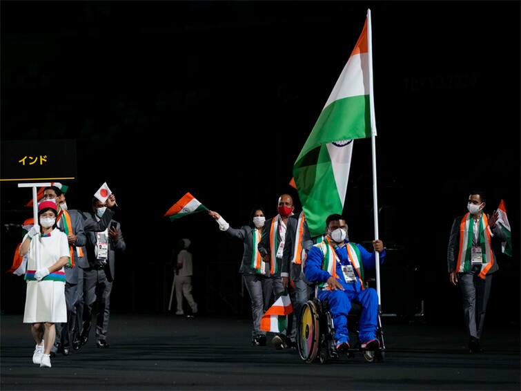 Tokyo Paralympics 2020 Opening Ceremony: Indian Team Completes Parade of Athletes Paralympics Opening Ceremony: అట్టహాసంగా పారాలింపిక్స్ ఆరంభ వేడుకలు... భారత పతాకధారిగా టెక్ చంద్