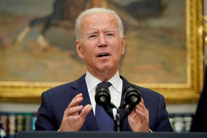 Afghanistan Crisis: Joe Biden says-  terrorist can attack Kabul airport likely in next 24 to 36 hours Afghanistan Crisis: राष्ट्रपति जो बाइडेन बोले- काबुल एयरपोर्ट पर अगले 24 से 36 घंटे में हो सकता है एक और आतंकी हमला