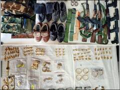 Jammu Kashmir News: सर्च ऑपरेशन के नाम पर घरों को लूटने वाले 10 लोग गिरफ्तार, सुरक्षाबलों की वर्दी पहन वारदात को देते थे अंजाम 