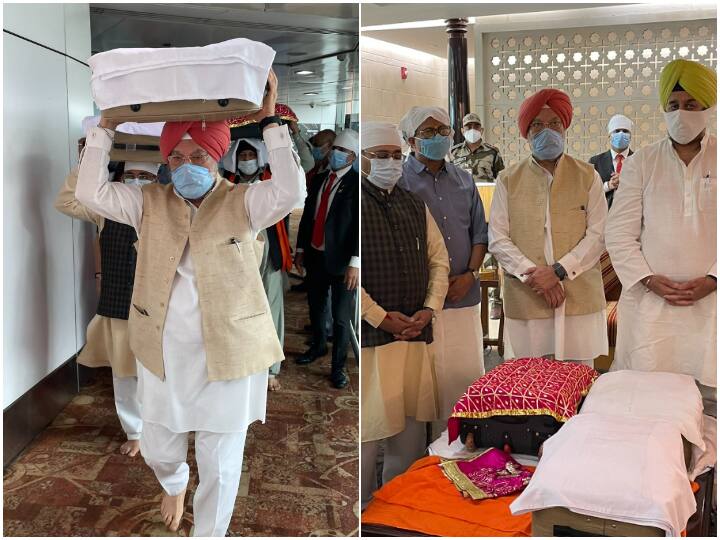 Watch | Hardeep Singh Puri Receives 3 Copies Of Guru Granth Sahib Flown In From Afghanistan Union Minister Hardeep Singh Puri Carries Copies Of Guru Granth Sahib Flown In From Afghanistan - Watch Video